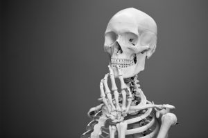 Orthopédie-Traumatologie maroc - greyscale photography of skeleton